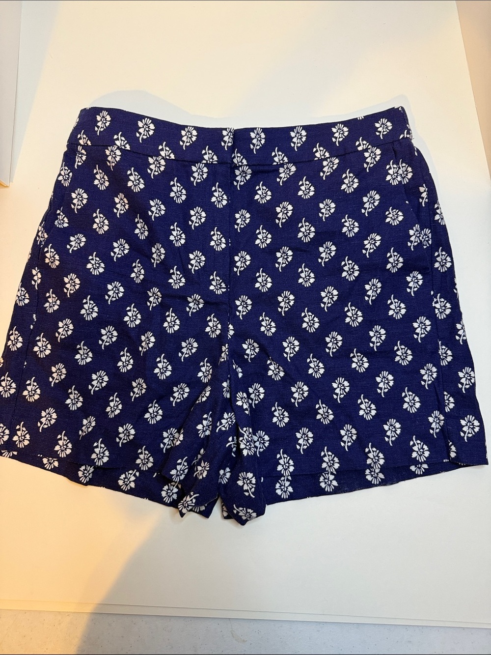 J.Crew Linen Blend Blue Floral Print Shorts Size 4 EUC Summer Classic